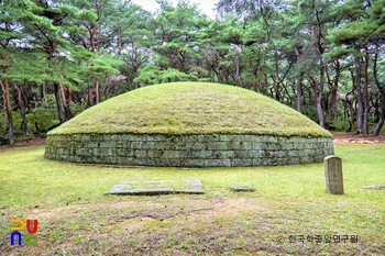 경주 신라 헌강왕릉 정면