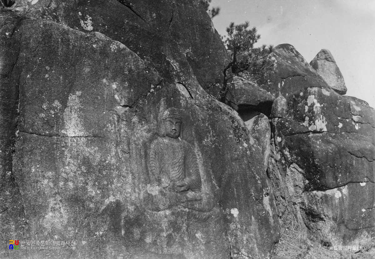 경주 남산 용장사지 마애여래좌상