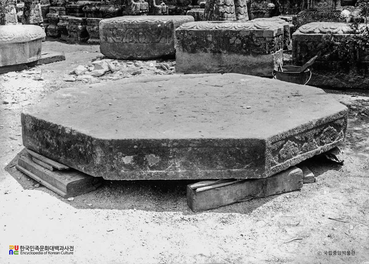 괴산 외사리 승탑 중 기단석 하부