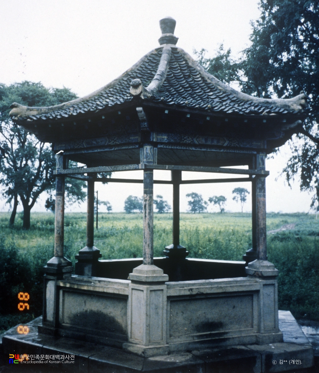 중국 발해 상경 용천부 내 우물 전경