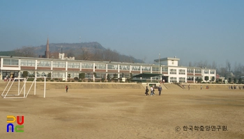 파주국민학교