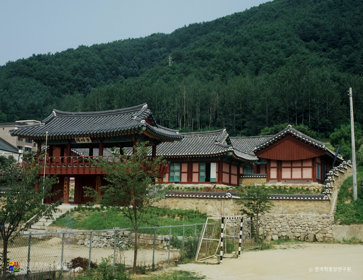 인제향교 전경