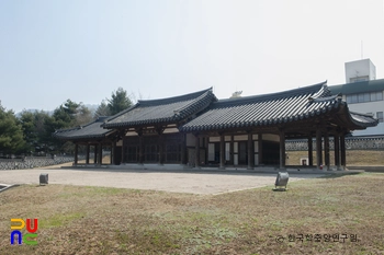 안성객사 정측면