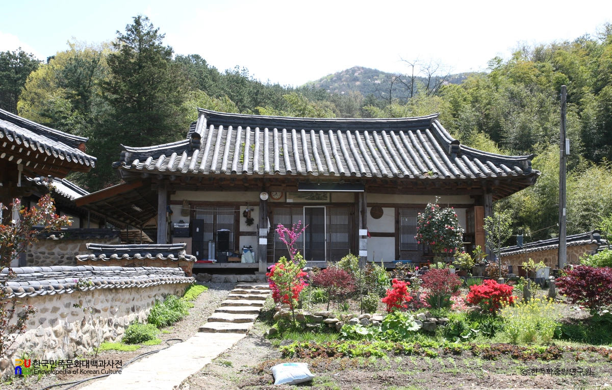 장성향교 고직사 정면