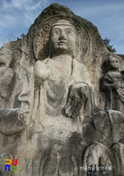 영주 가흥동 마애여래삼존상 및 여래좌상 중 마애여래삼존상 본존불상 정면