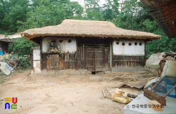 봉화 설매리 3겹 까치구멍집 정면