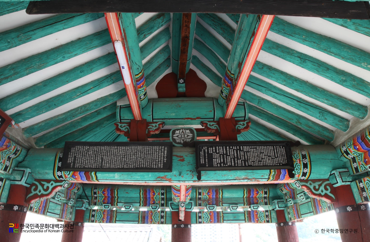 진주 진주향교 중 풍화루 내부