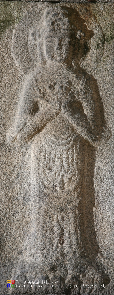 영주 부석사 무량수전 앞 석등 화사석 보살입상