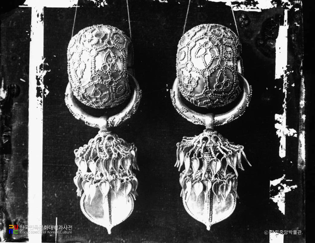 경북 경주 보문동 부부총 부인묘 금제태환이식