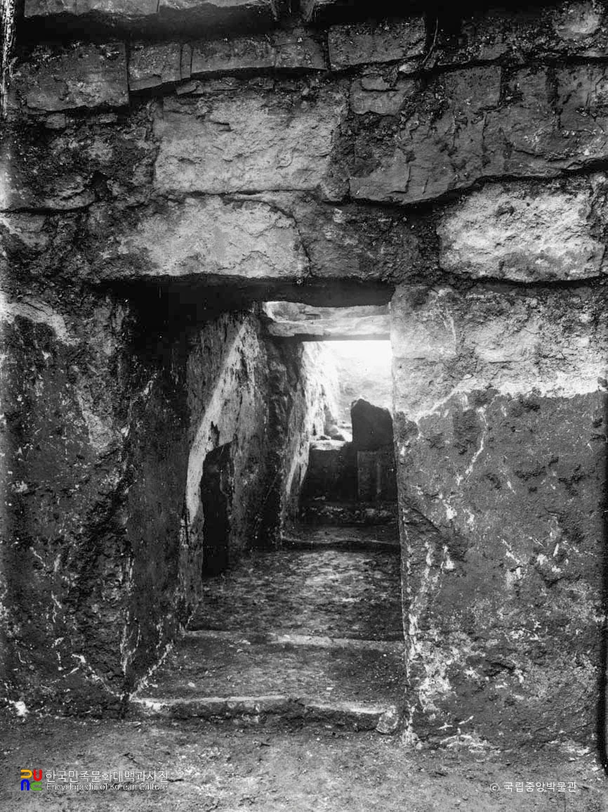 평안남도 대동군 고산리 7호분 전실과 연도