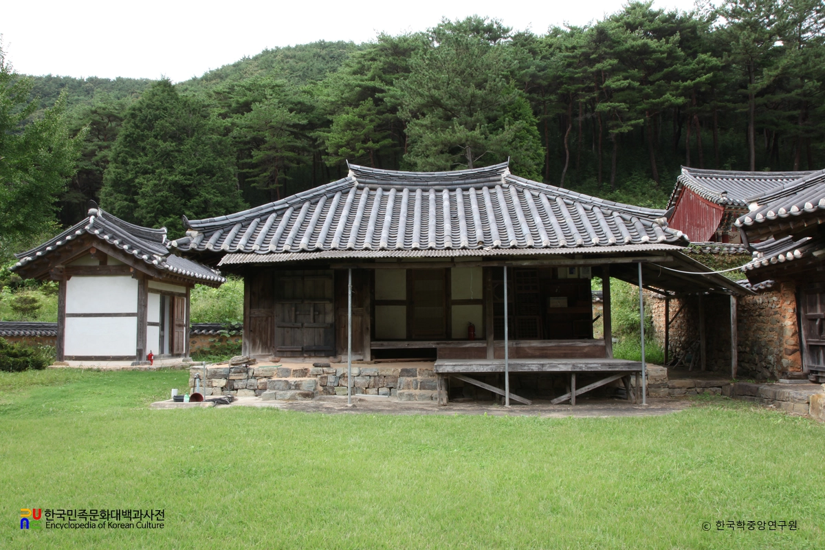 경남 고성 위계서원 중 고직사 정면