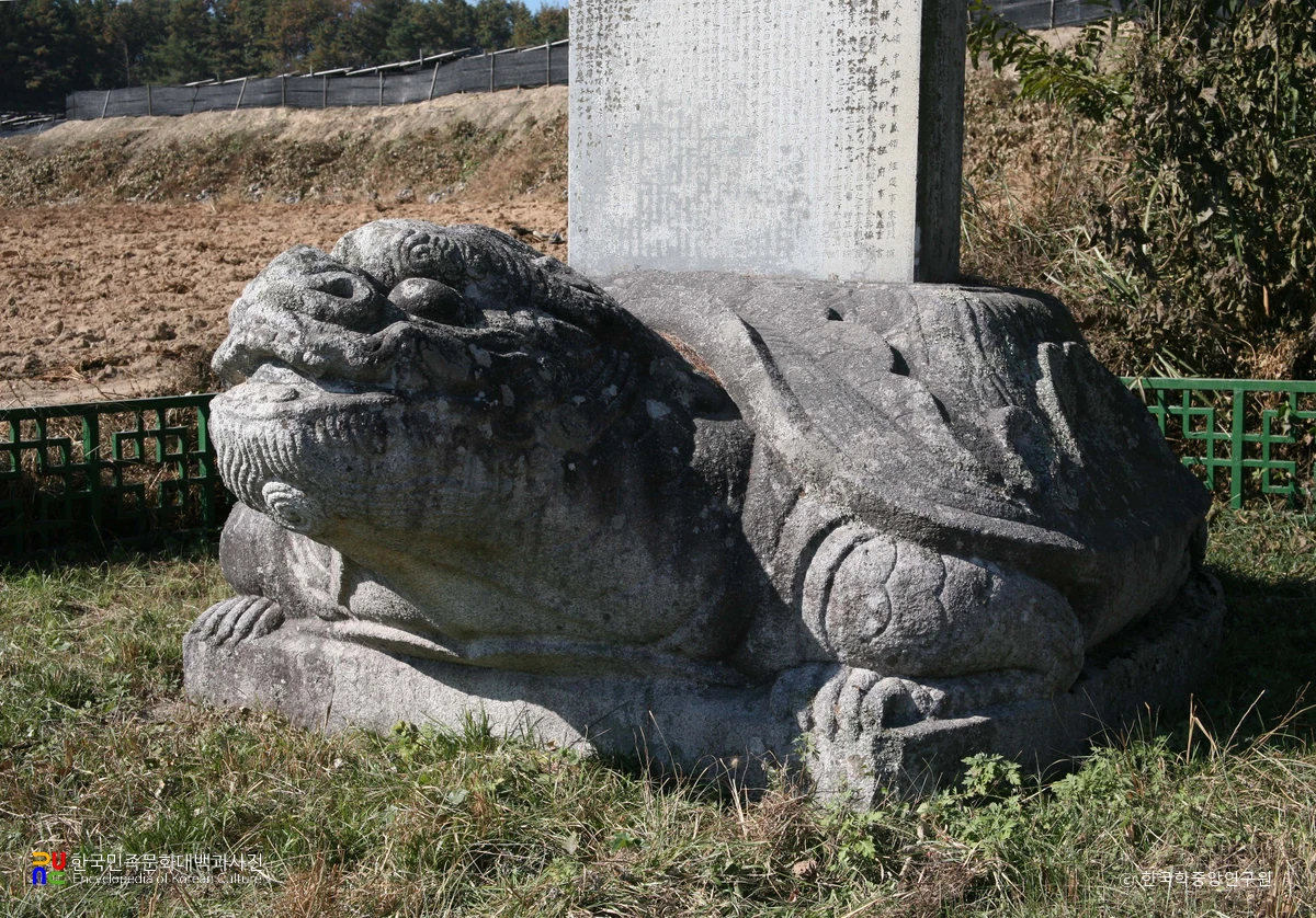 이완장군 묘 신도비