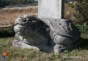 이완장군 묘 신도비