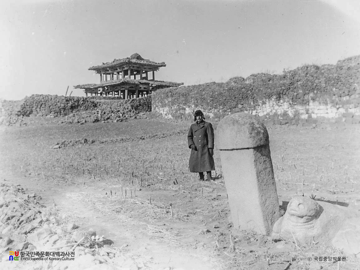 경원 읍성과 성내 비석 전경