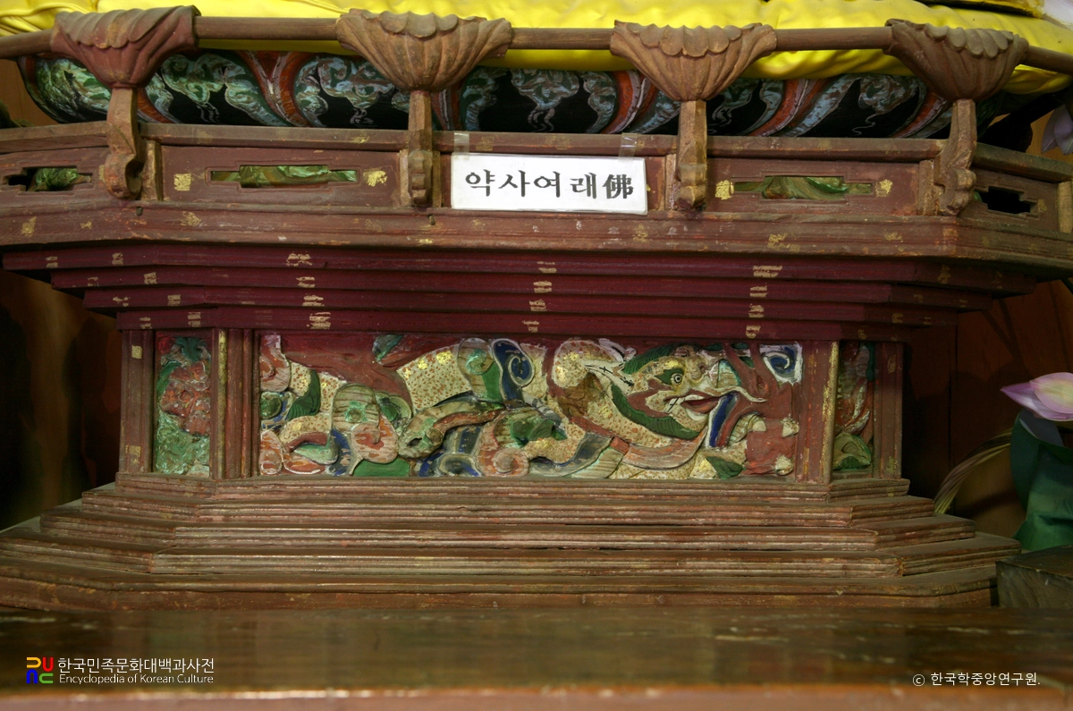 영광 불갑사 목조석가여래삼불좌상 중 약사 대좌