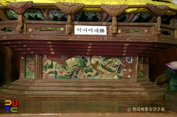 영광 불갑사 목조석가여래삼불좌상 중 약사 대좌