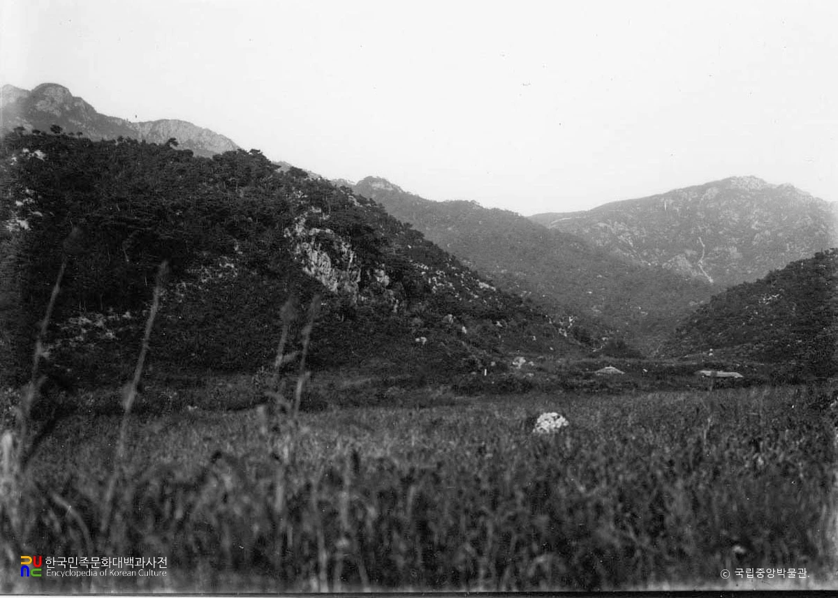 은율 구월산성 전경