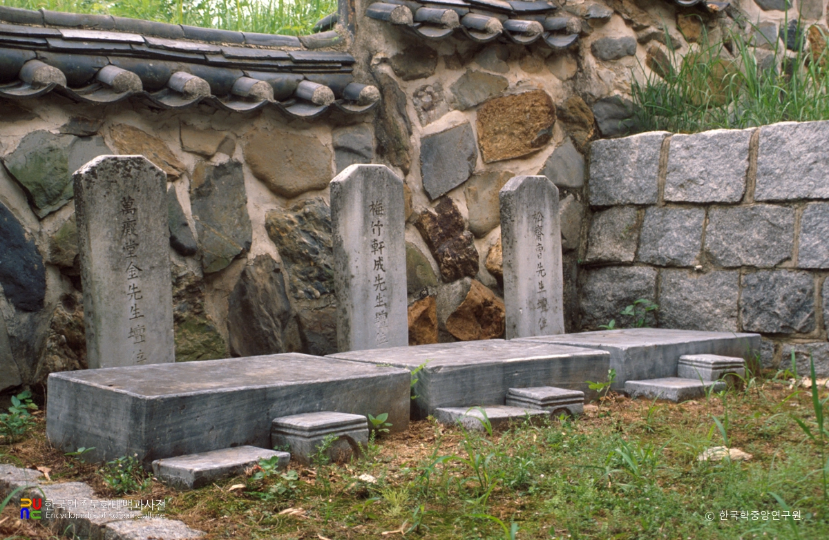 논산 금곡서원 중 비석군 정측면