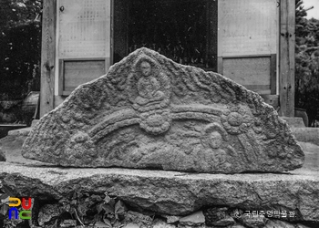 경주 남산 미륵곡 석불좌상 광배 상부