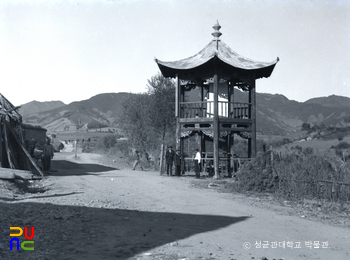 집안 광개토왕릉비의 옛 비각