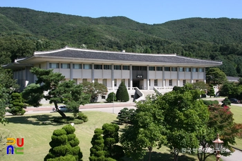 한국학중앙연구원 / 구장서각