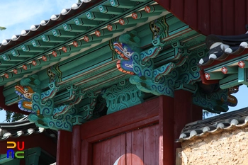 창원 창원향교 중 내삼문 처마