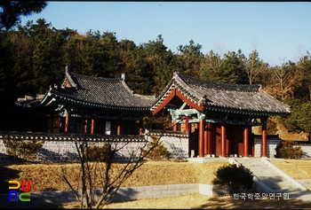 부여 삼충사