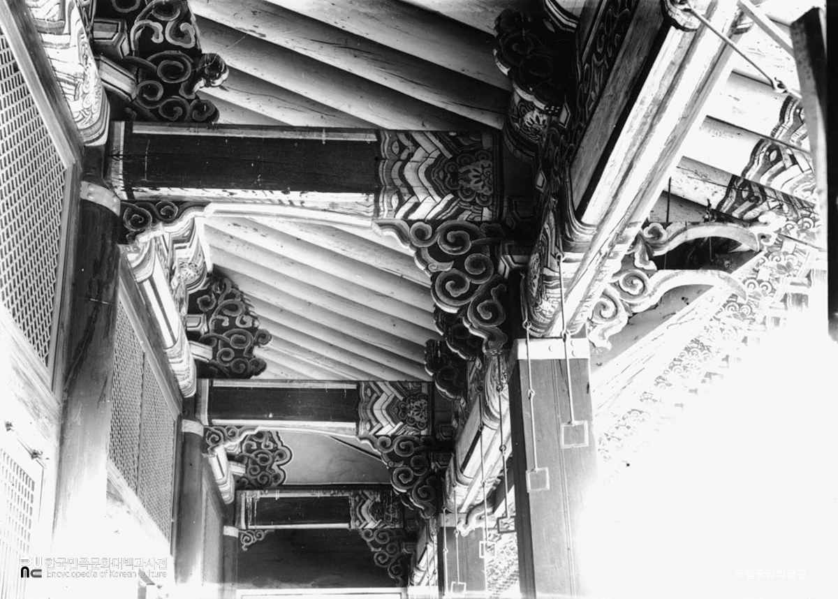 서울 경복궁 중 강녕전 남면 툇간 상부가구