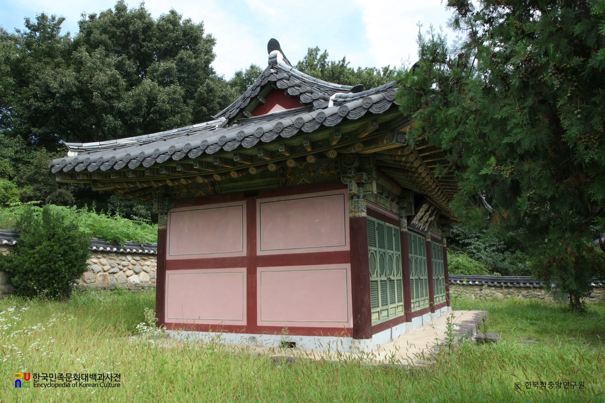 함안 칠원향교 중 대성전 좌측면