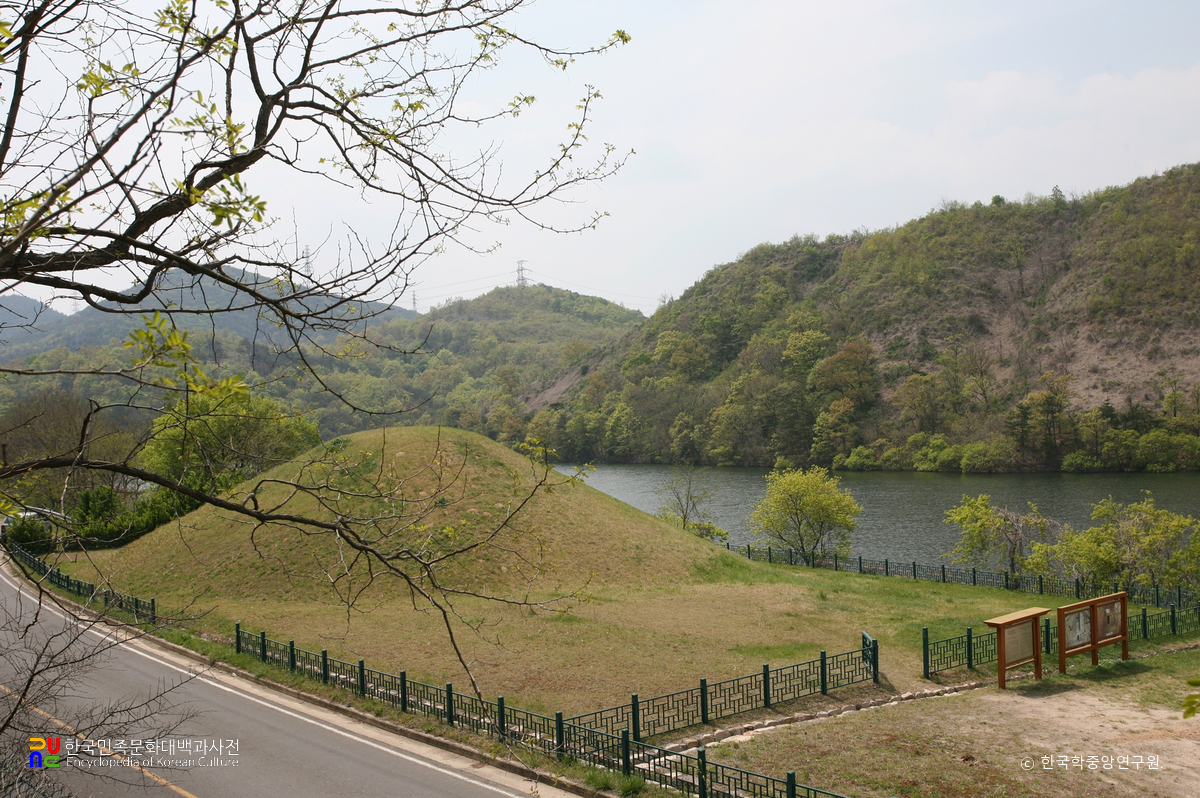 영일 냉수리 고분