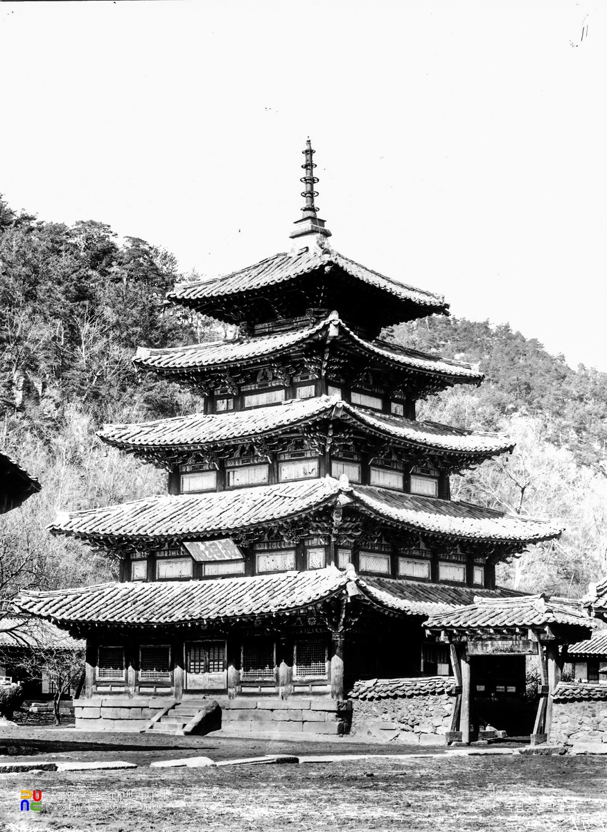 보은 법주사 팔상전 정측면