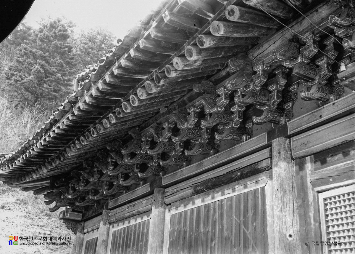 회양 장안사 사성지전 외부 서면 하층 처마