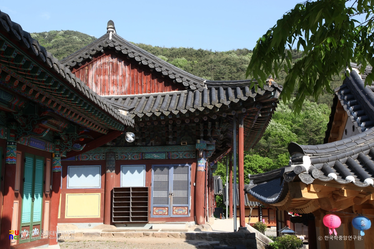 진주 청곡사 중 대웅전 좌측면
