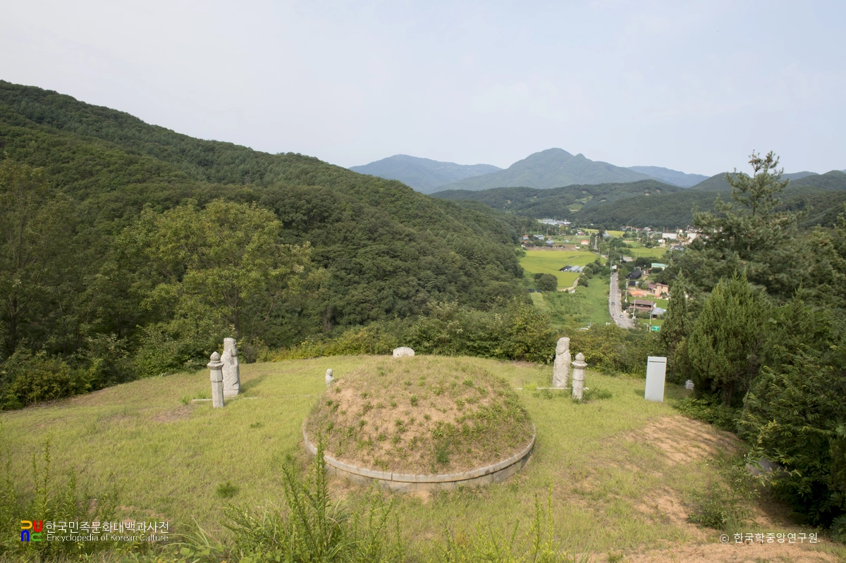 양평 한음 이덕형선생 묘 후면
