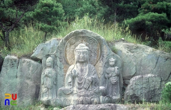 영주 가흥동 마애여래삼존상 및 여래좌상 중 마애여래삼존상 정면