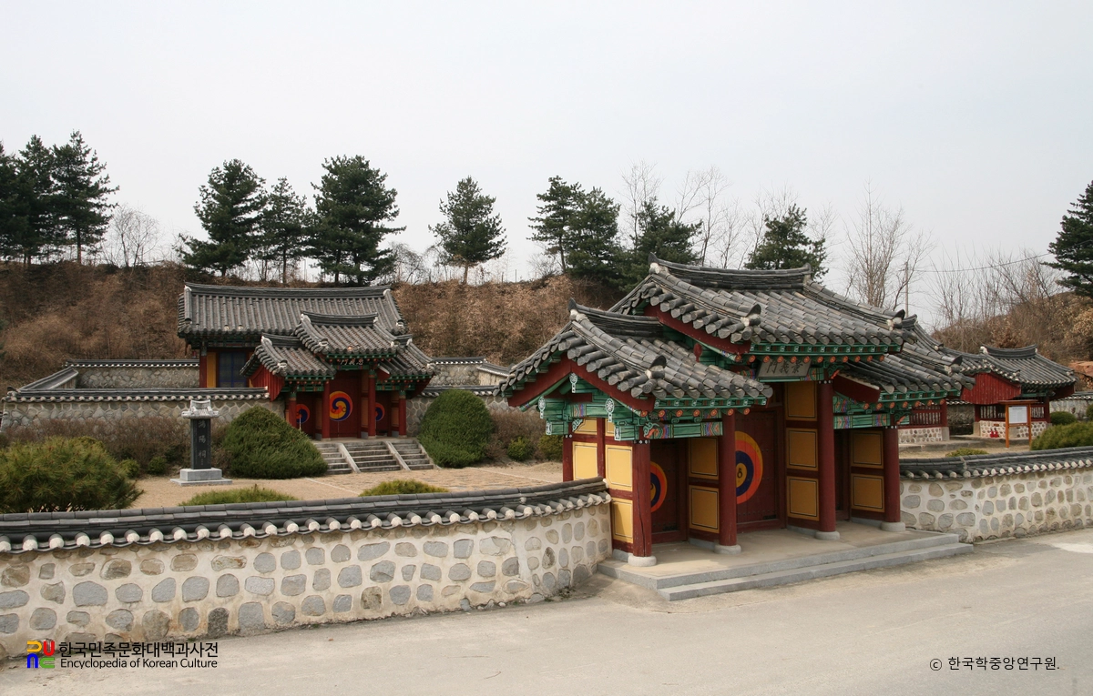 청주 안정라씨 삼세충효문