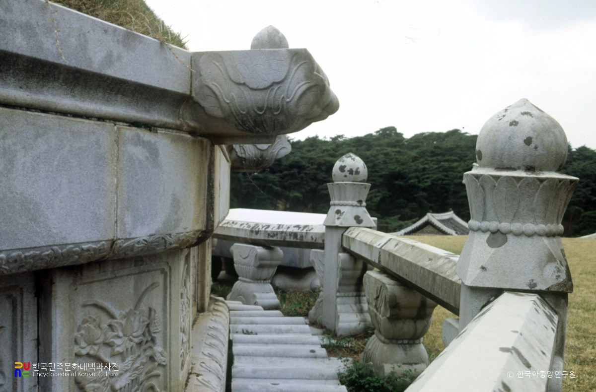 남양주 조선 순종과 순명효황후 순정효황후 유릉 난간석