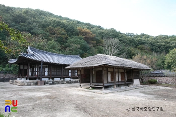의령 안희제 생가 정측면