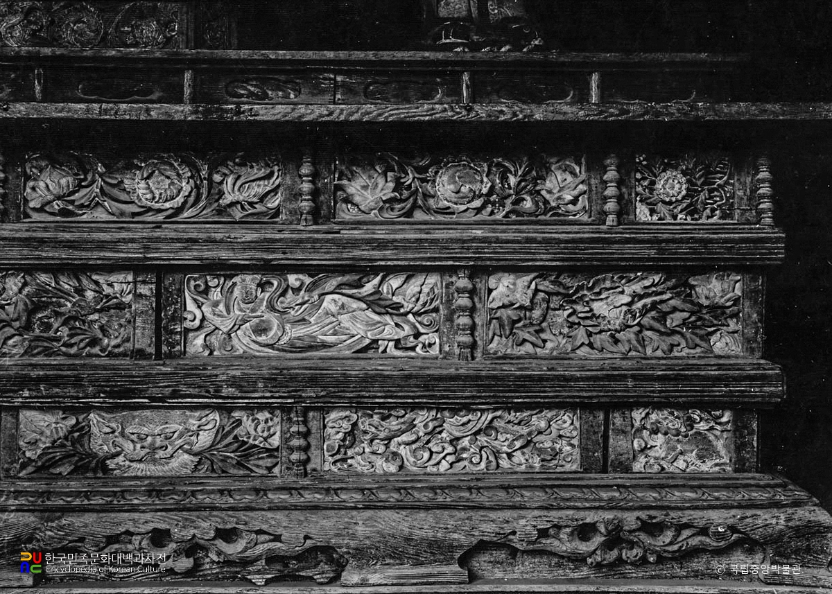 김제 금산사 대적광전 내부 수미단 세부