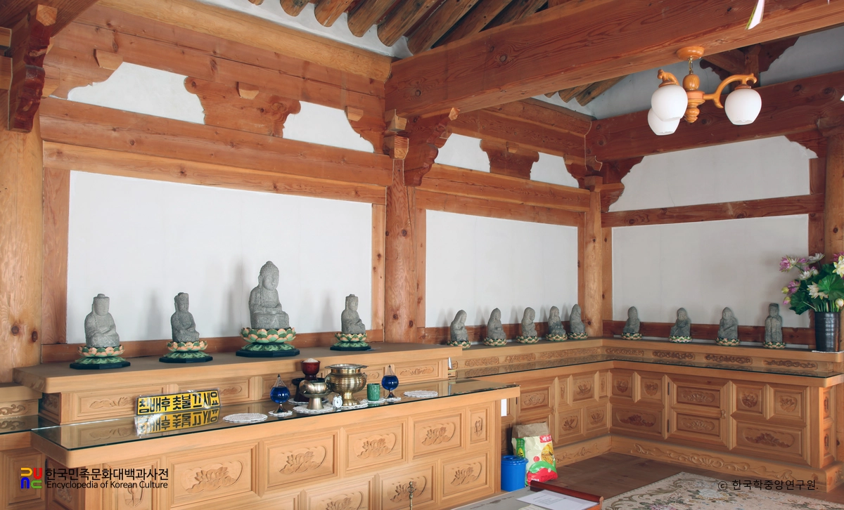 산청 심적정사 나한전 석조불상군