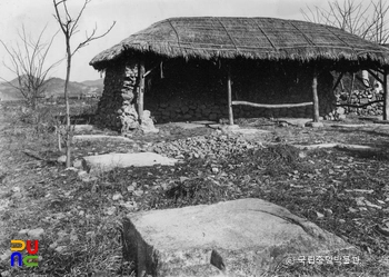 경주 황룡사지 중 초석들