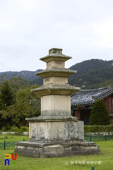 경주 남산동 동서삼층석탑 중 서삼층석탑 후측면