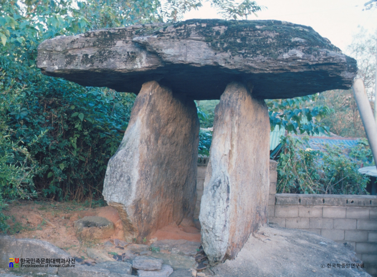 고창 죽림리 지석묘군 중 도산리 지석묘 정측면