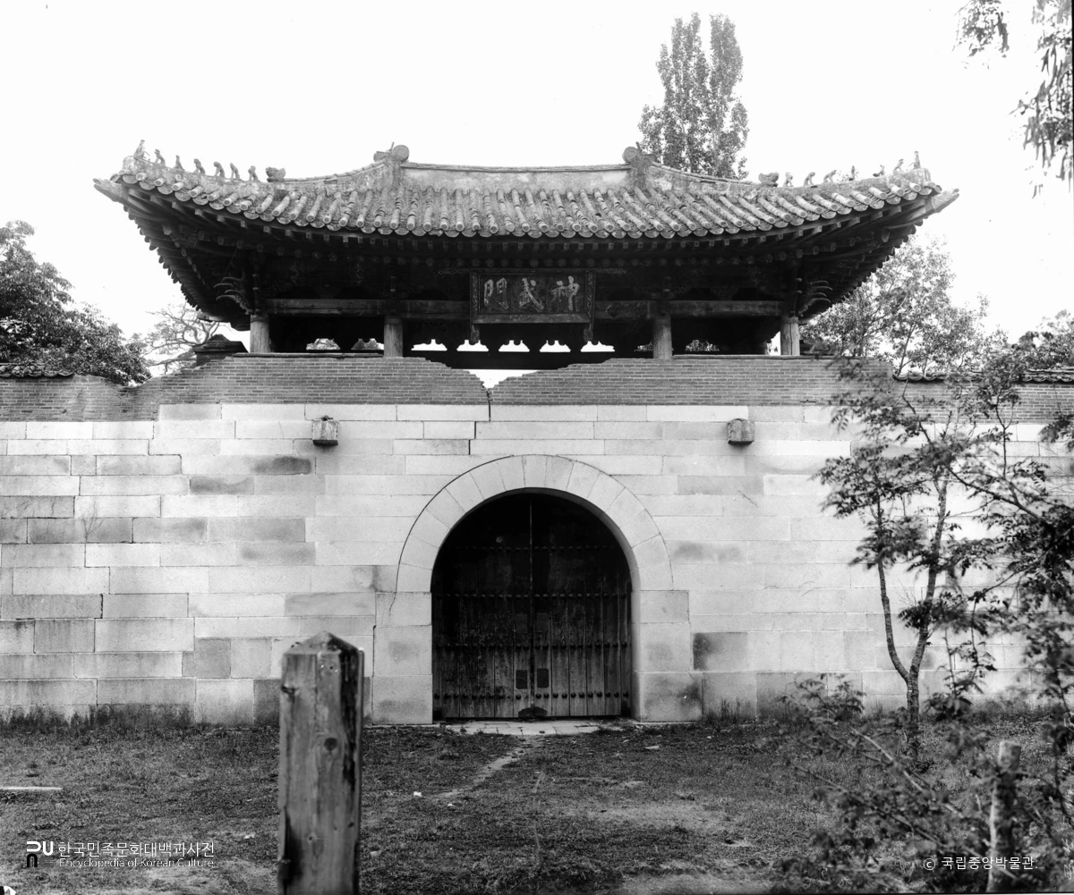 서울 경복궁 중 신무문 정면