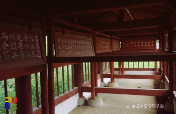 횡성 육절려 내부