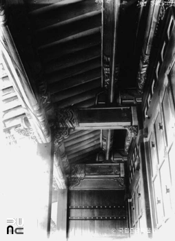 서울 경복궁 중 양의문 후면 처마