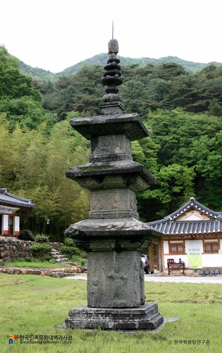 남원 실상사 백장암 삼층석탑 우측면