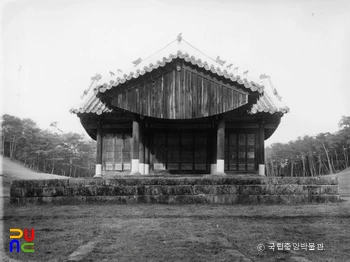 서울 선릉과 정릉 중 선릉 정자각 정측면