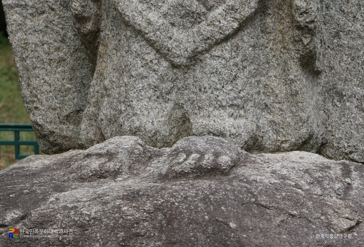 거창 농산리 석조여래입상