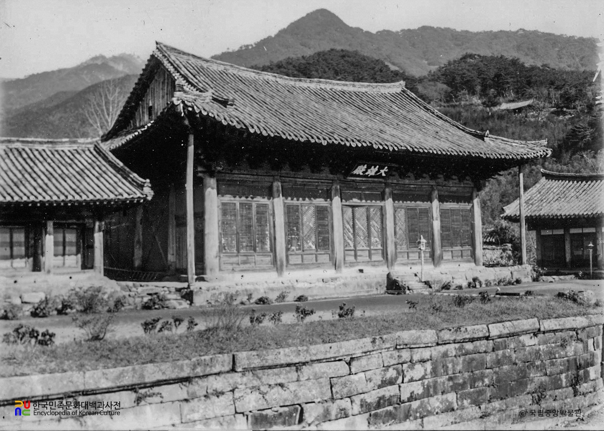 구례 화엄사 대웅전 정측면